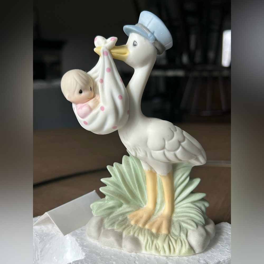 Precious Moments 2015 “Love is on the Way” (Girl) figurine